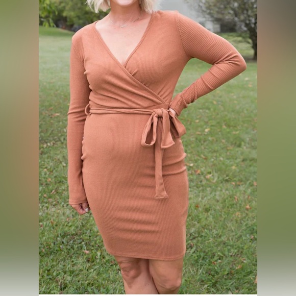 Long sleeve boutique brand dress NWT - Picture 2 of 8